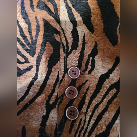 Silk Land Womans blazer. Outer made from 100% silk. Size 2X. - Picture 5 of 5